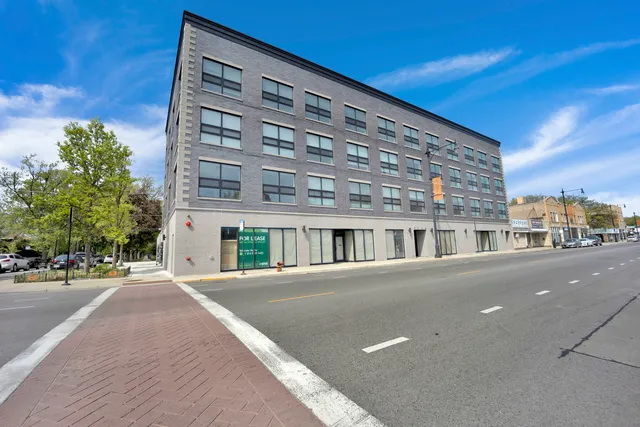 $1,950 | 4350 West Lawrence Avenue, Unit 408, Chicago, IL 60630