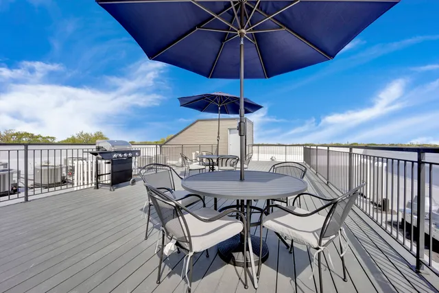 $1,950 | 4350 West Lawrence Avenue, Unit 408, Chicago, IL 60630