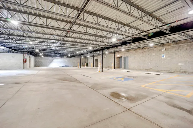 $1,950 | 4350 West Lawrence Avenue, Unit 408, Chicago, IL 60630