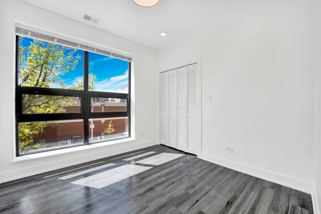 $1,950 | 4350 West Lawrence Avenue, Unit 408, Chicago, IL 60630