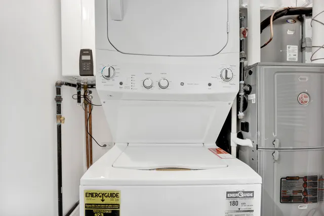 $1,950 | 4350 West Lawrence Avenue, Unit 408, Chicago, IL 60630