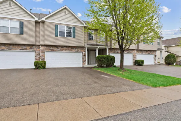 $324,900 | 1761 Philipp Drive, Shakopee, MN 55379