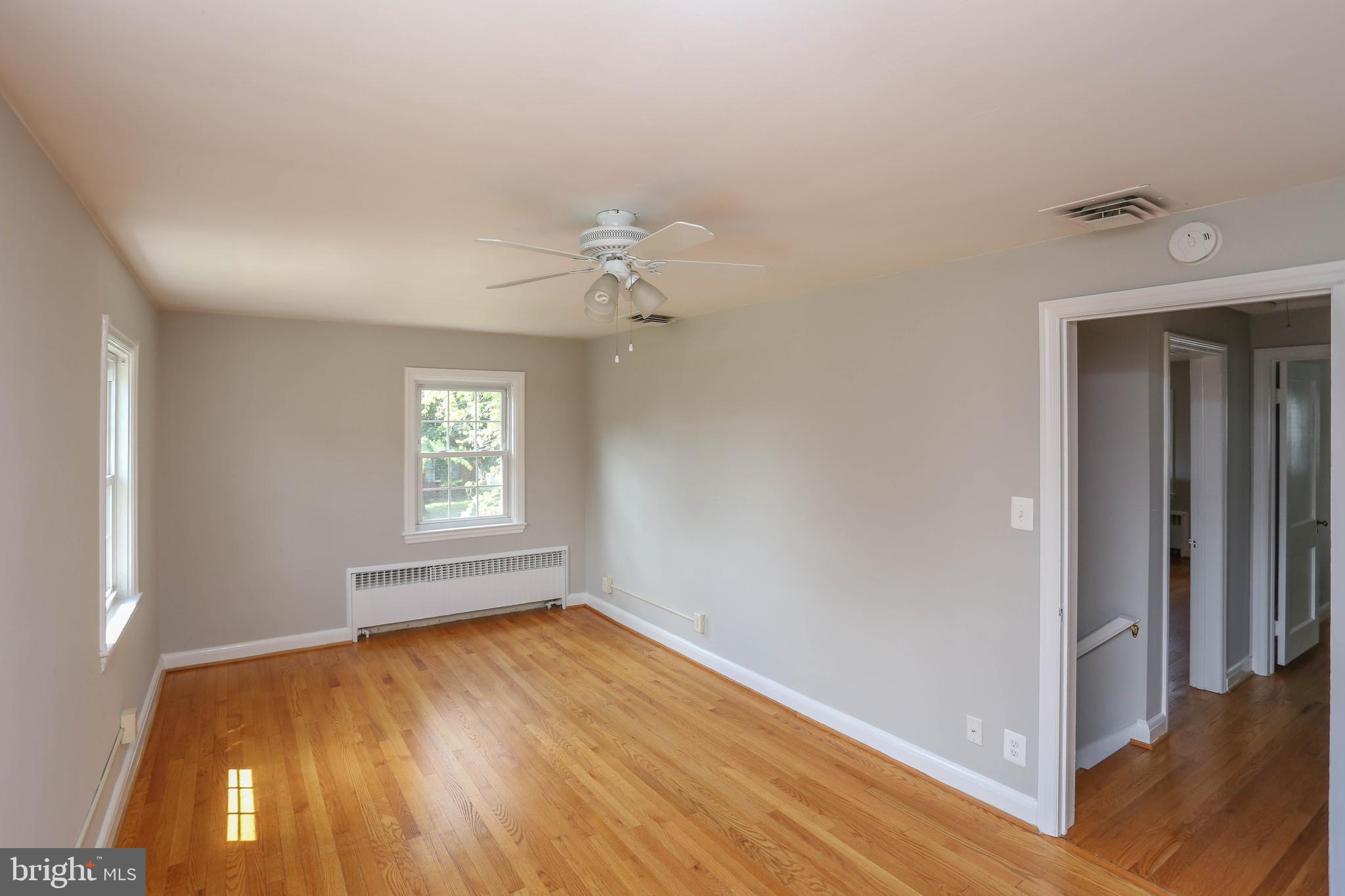 4300 Barrington Road Baltimore, MD 21229 - Photo 23 of 30 Very large bedroom 3