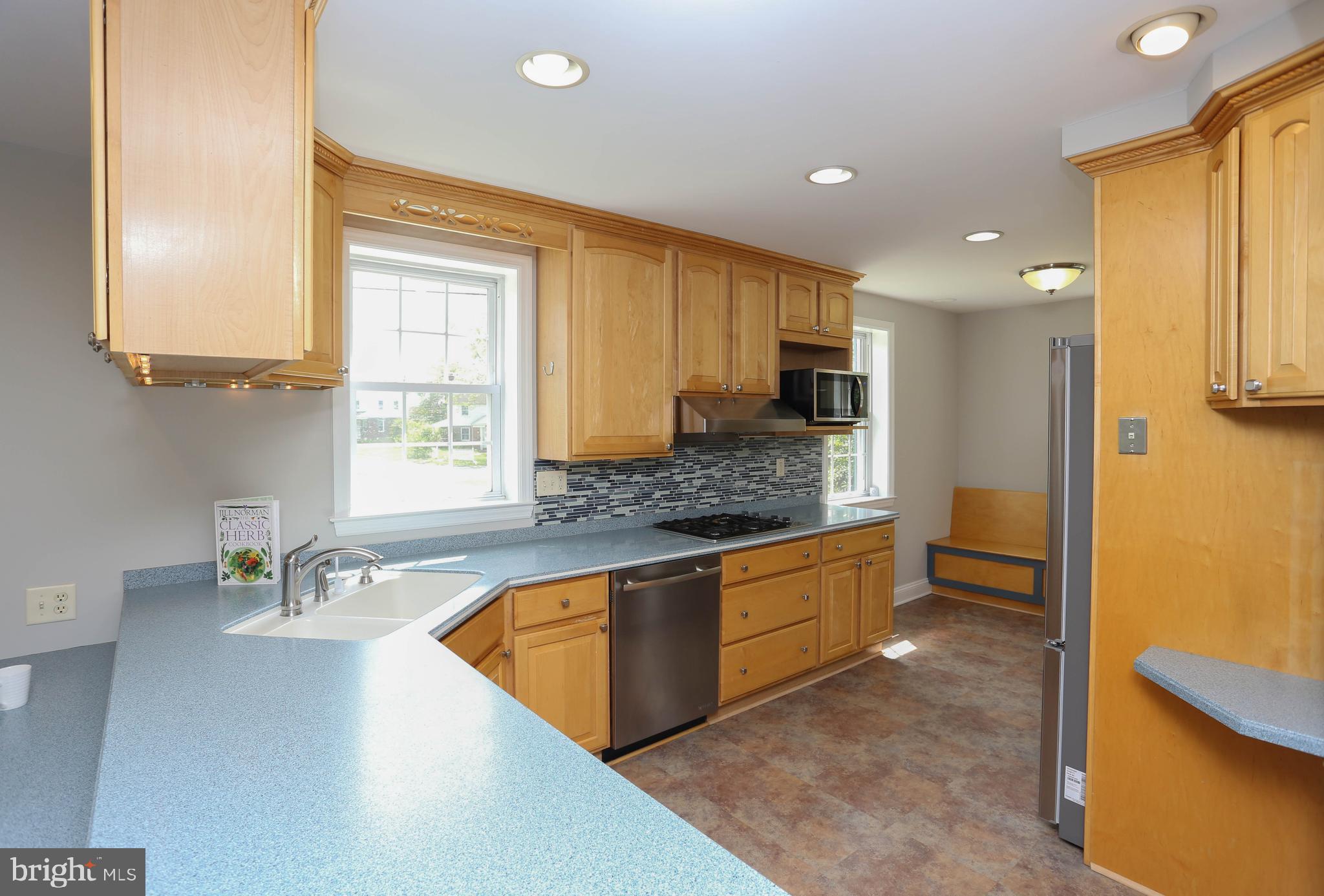 4300 Barrington Road Baltimore, MD 21229 - Photo 4 of 30 Oversized open kitchen