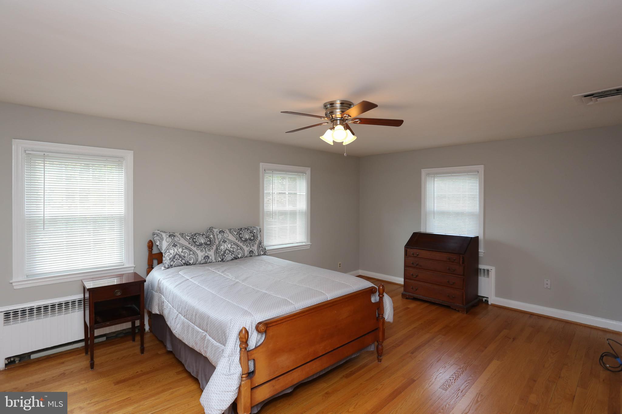 4300 Barrington Road Baltimore, MD 21229 - Photo 5 of 30 Master bedroom