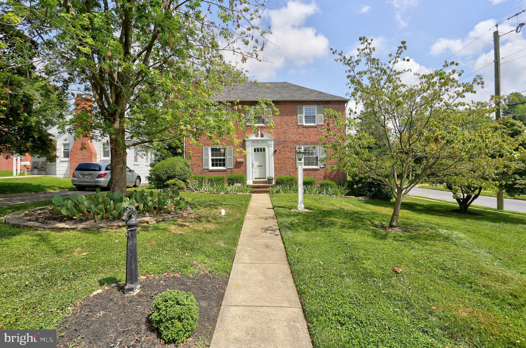 4300 Barrington Road Baltimore, MD 21229 - Photo 6 of 30 Beautifully landscaped