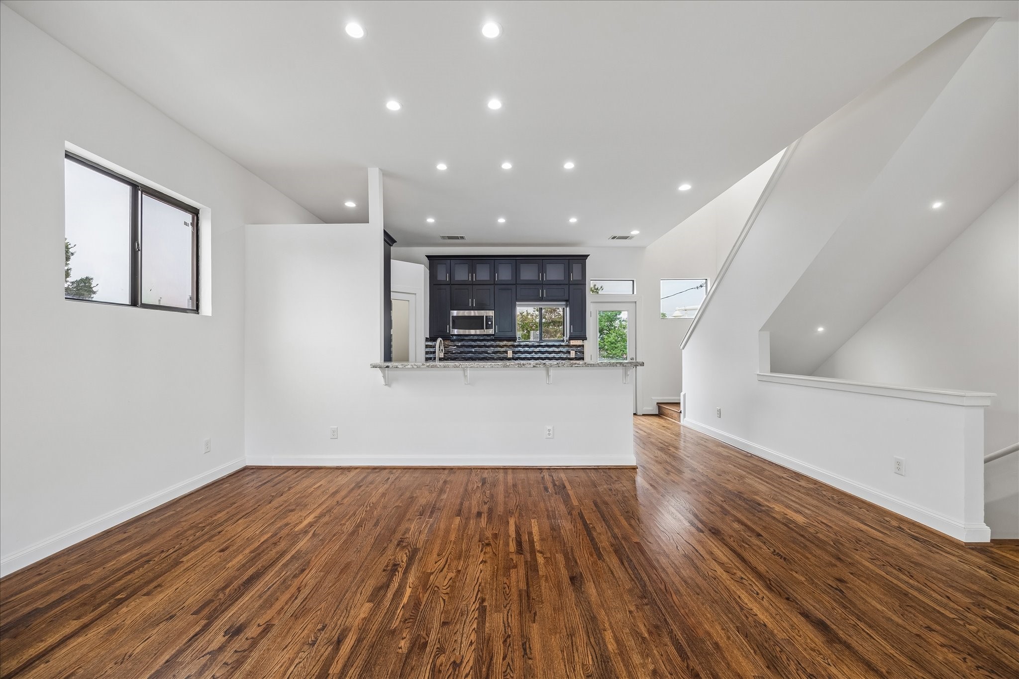 2510 Genesee Street Houston, TX 77006 - Photo 11 of 40 Dining and Kitchen