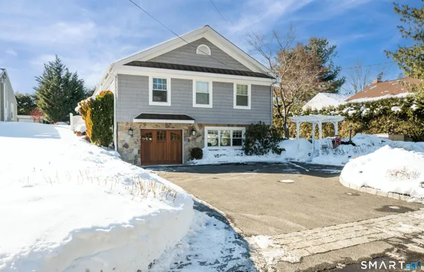 $690,000 | 2 A Lakeview Road, Brookfield, CT 06804
