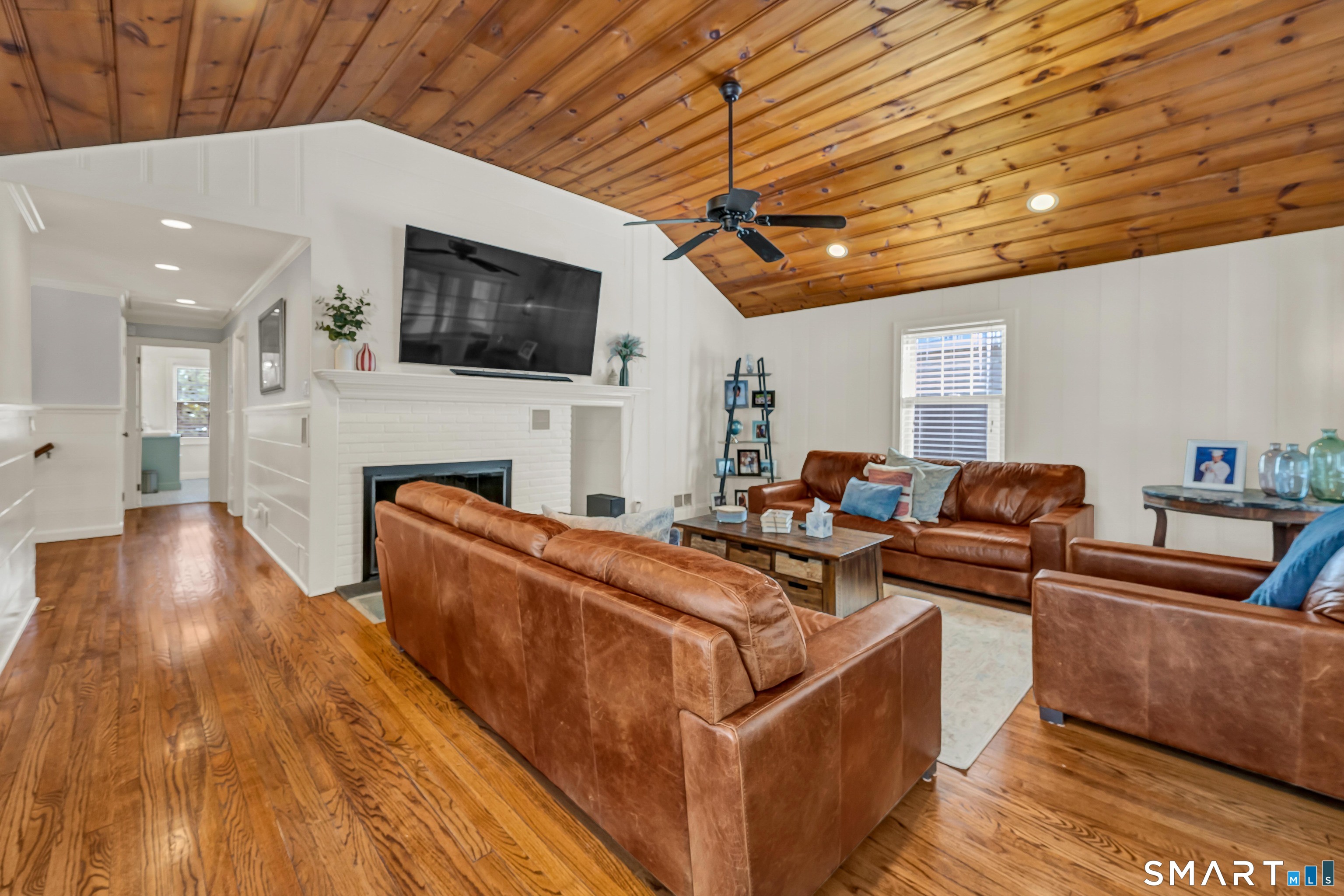 2 A Lakeview Road Brookfield, CT 06804 - Photo 18 of 40 Gas Fireplace