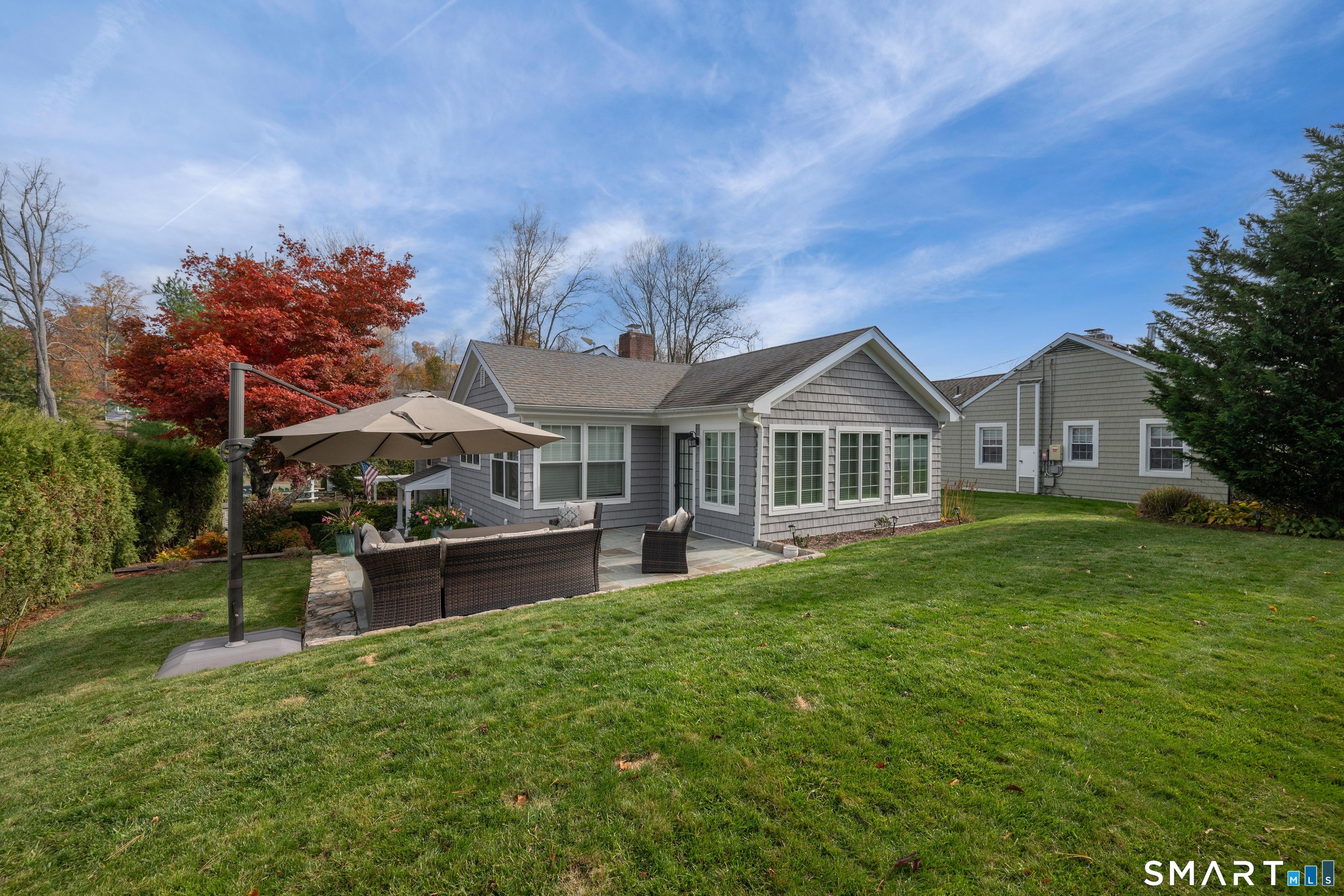 2 A Lakeview Road Brookfield, CT 06804 - Photo 7 of 40 Flat backard with bluestone patio