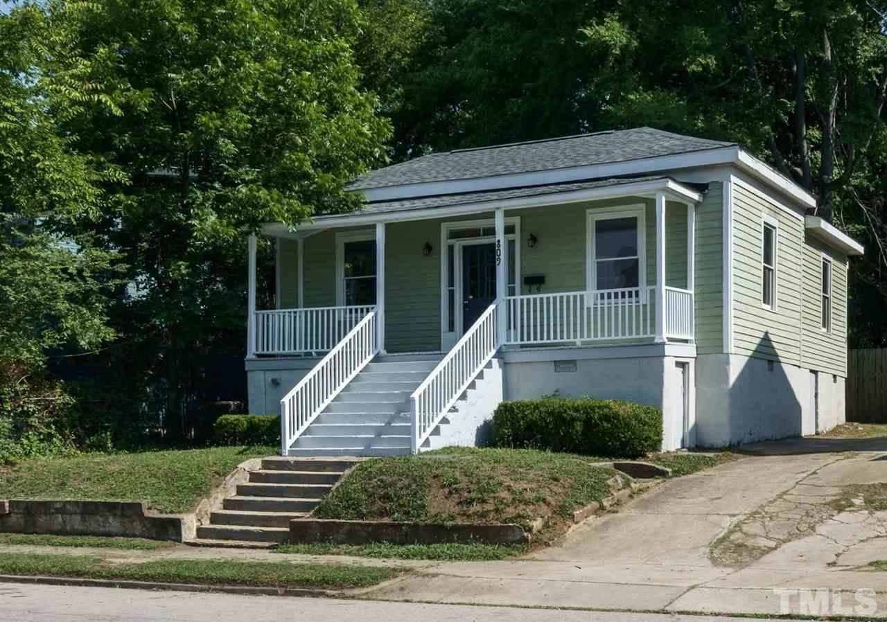 Charming home with privacy from street and peek views