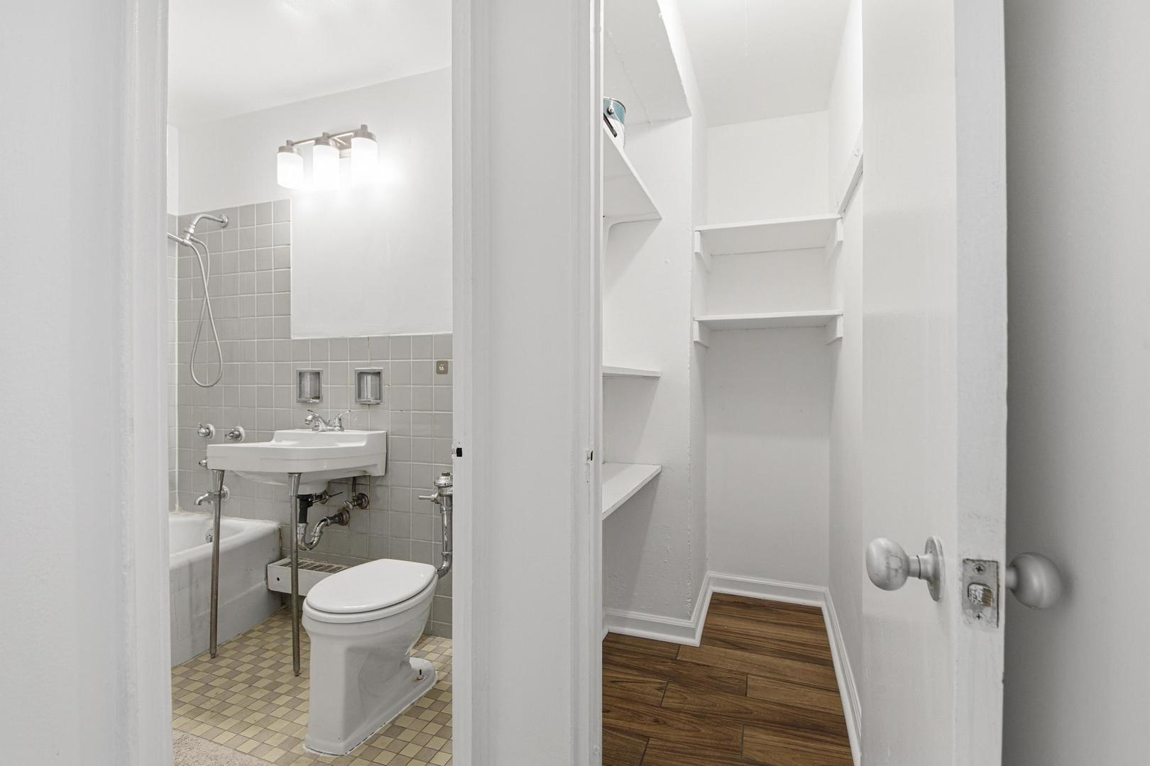 6118 North Sheridan Road, Unit 106 Chicago, IL 60660 - Photo 13 of 15