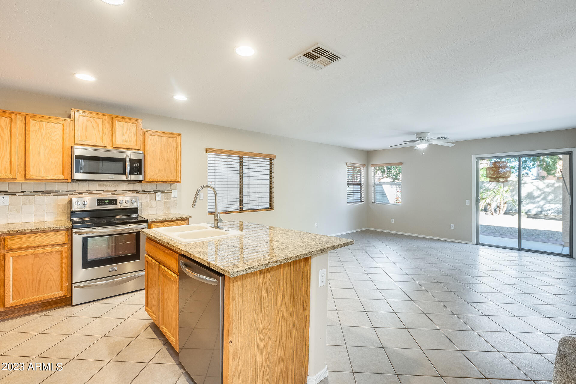 43254 West Cowpath Road Maricopa, AZ 85138 - Photo 3 of 47 10