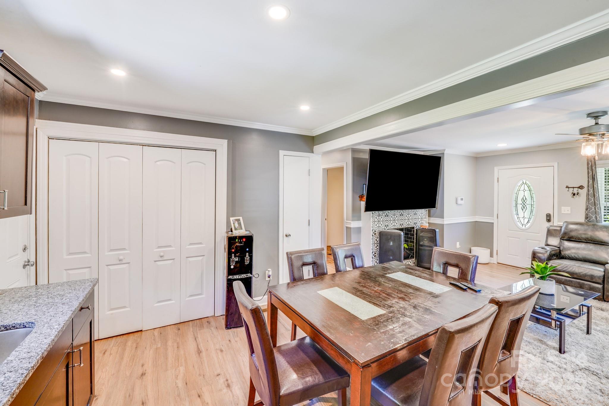 2614 Thornton Road Charlotte, NC 28208 - Photo 16 of 28 Gallery Image 16