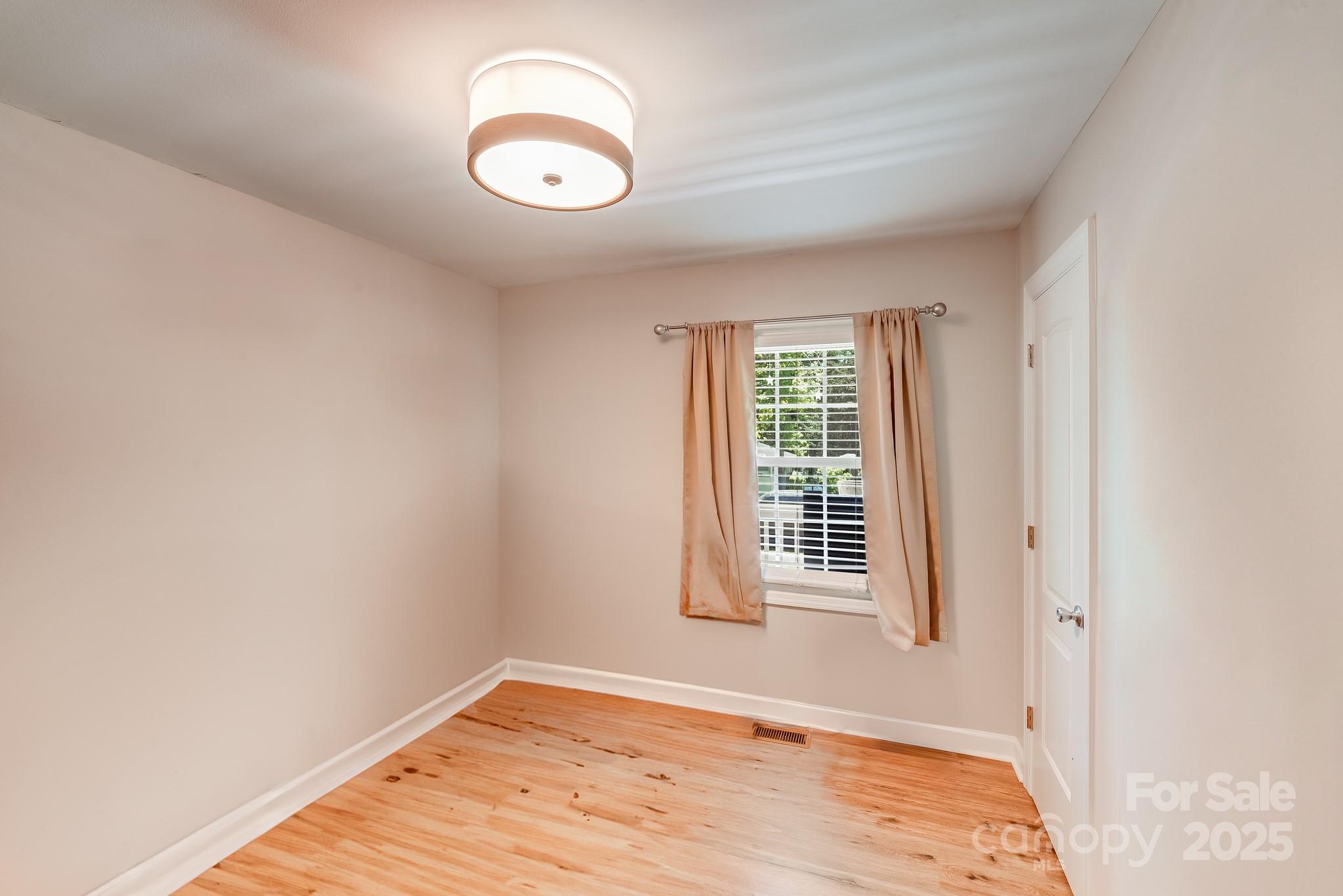 2614 Thornton Road Charlotte, NC 28208 - Photo 18 of 28 Gallery Image 18
