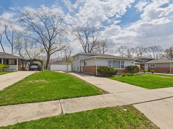 $2,400 | 209 Todd Street, Park Forest, IL 60466
