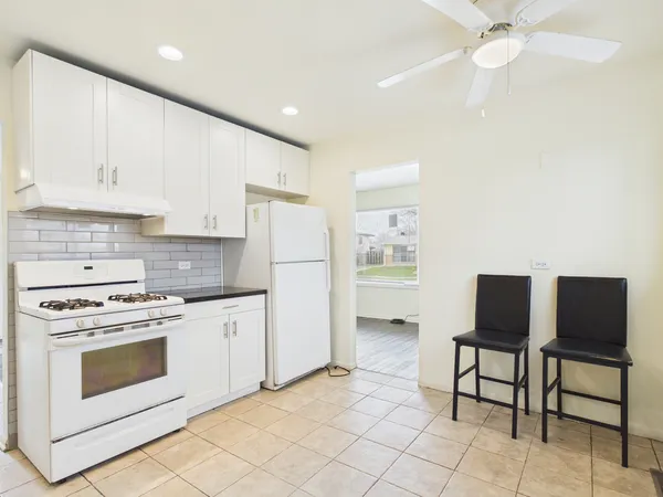 $2,400 | 209 Todd Street, Park Forest, IL 60466