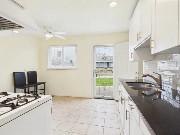 $2,400 | 209 Todd Street, Park Forest, IL 60466