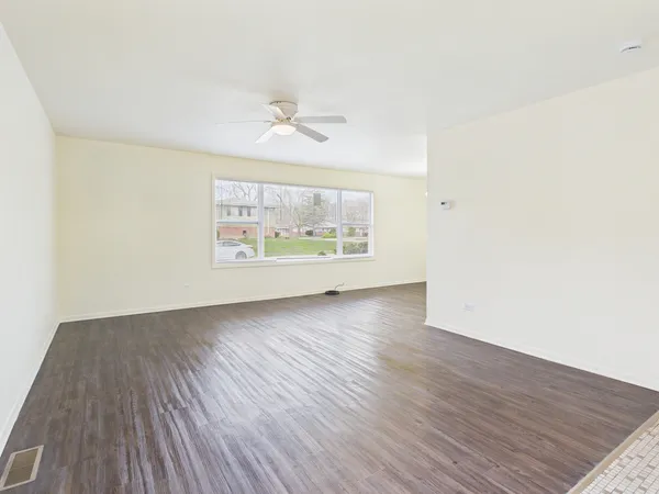 $2,400 | 209 Todd Street, Park Forest, IL 60466