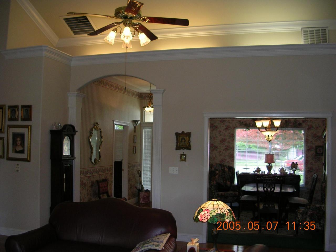 4920 Bidwell Road Redding, CA 96001 - Photo 5 of 10 entry and dining room