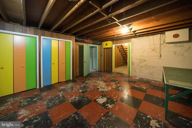 a view of an entryway of a house