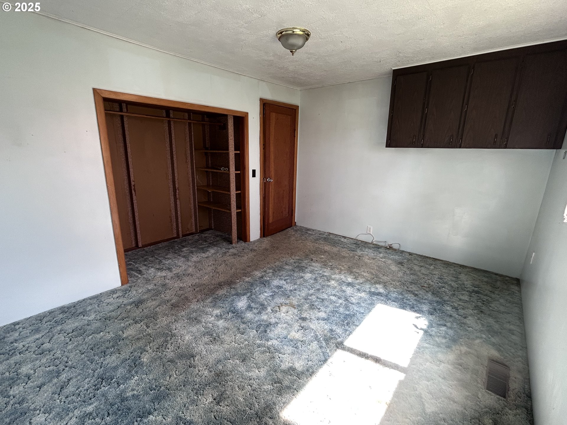 12403 South Eby Road Canby, OR 97013 - Photo 17 of 26 a view of a closet in a room