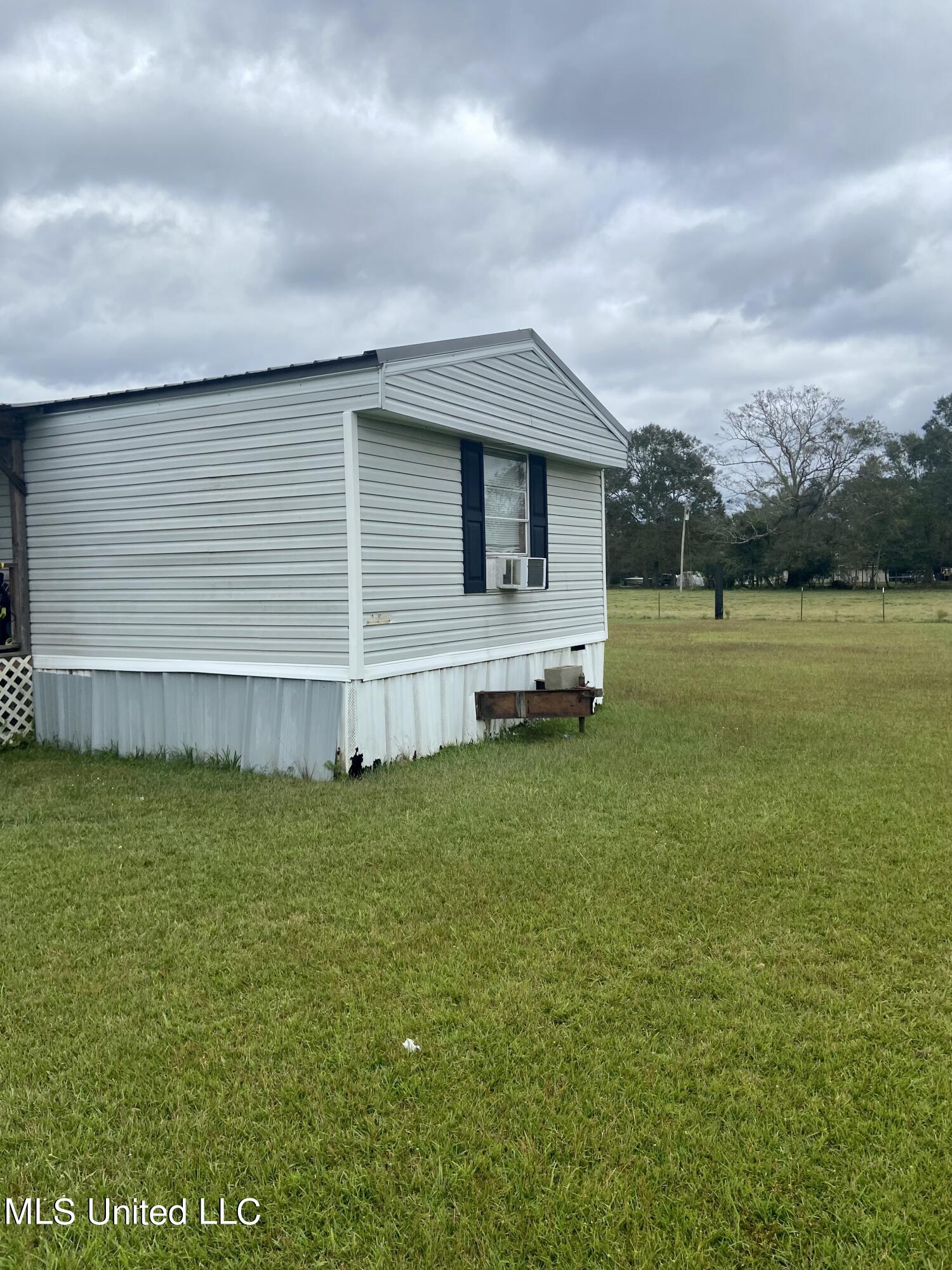 52 Mike Lumpkin Road Carriere, MS 39426 - Photo 8 of 10 IMG_0946