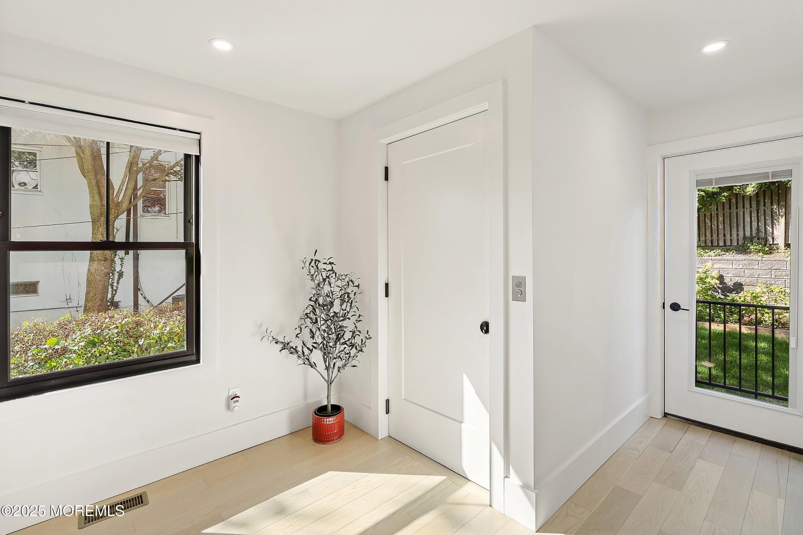 25 Portland Road Highlands, NJ 07732 - Photo 6 of 50 13-Landing