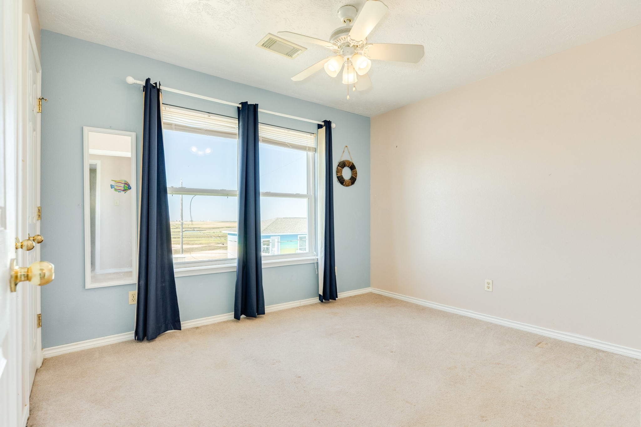 118 Lindrose Freeport, TX 77541 - Photo 21 of 26 an empty room with windows and closet