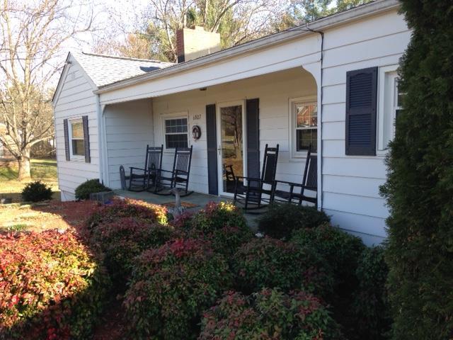6807 Goff Road Roanoke, VA 24019 - Photo 3 of 23 Front Porch
