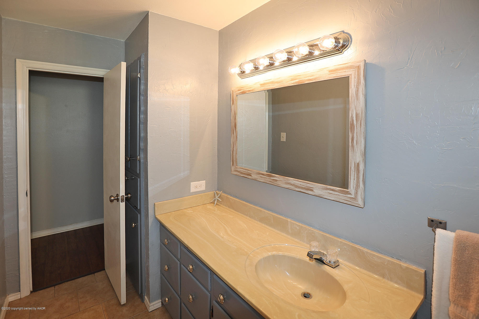 7201 Elmhurst Road Amarillo, TX 79106 - Photo 14 of 28 Bathroom2
