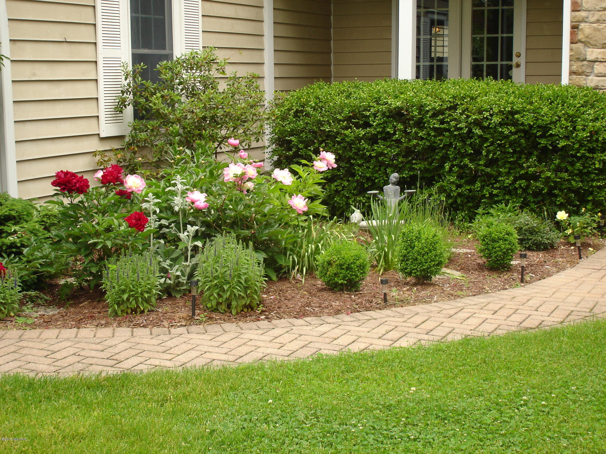 2179 Autumn Ridge St. Joseph, MI 49085 - Photo 6 of 53 FLOWER BED