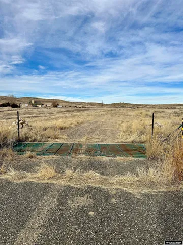 $130,000 | 2517 Highway 20, Worland, WY 82401