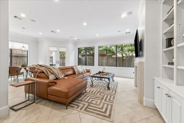 $2,200,000 | 4022 Coleridge Street, West University Place, TX 77005