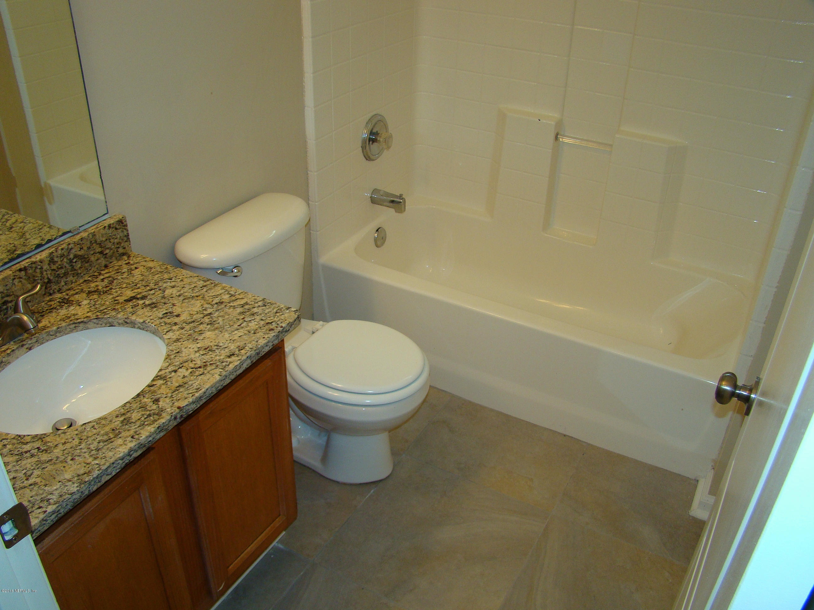 2499 Mallory Hills Road Jacksonville, FL 32221 - Photo 11 of 18 HALL BATHROOM