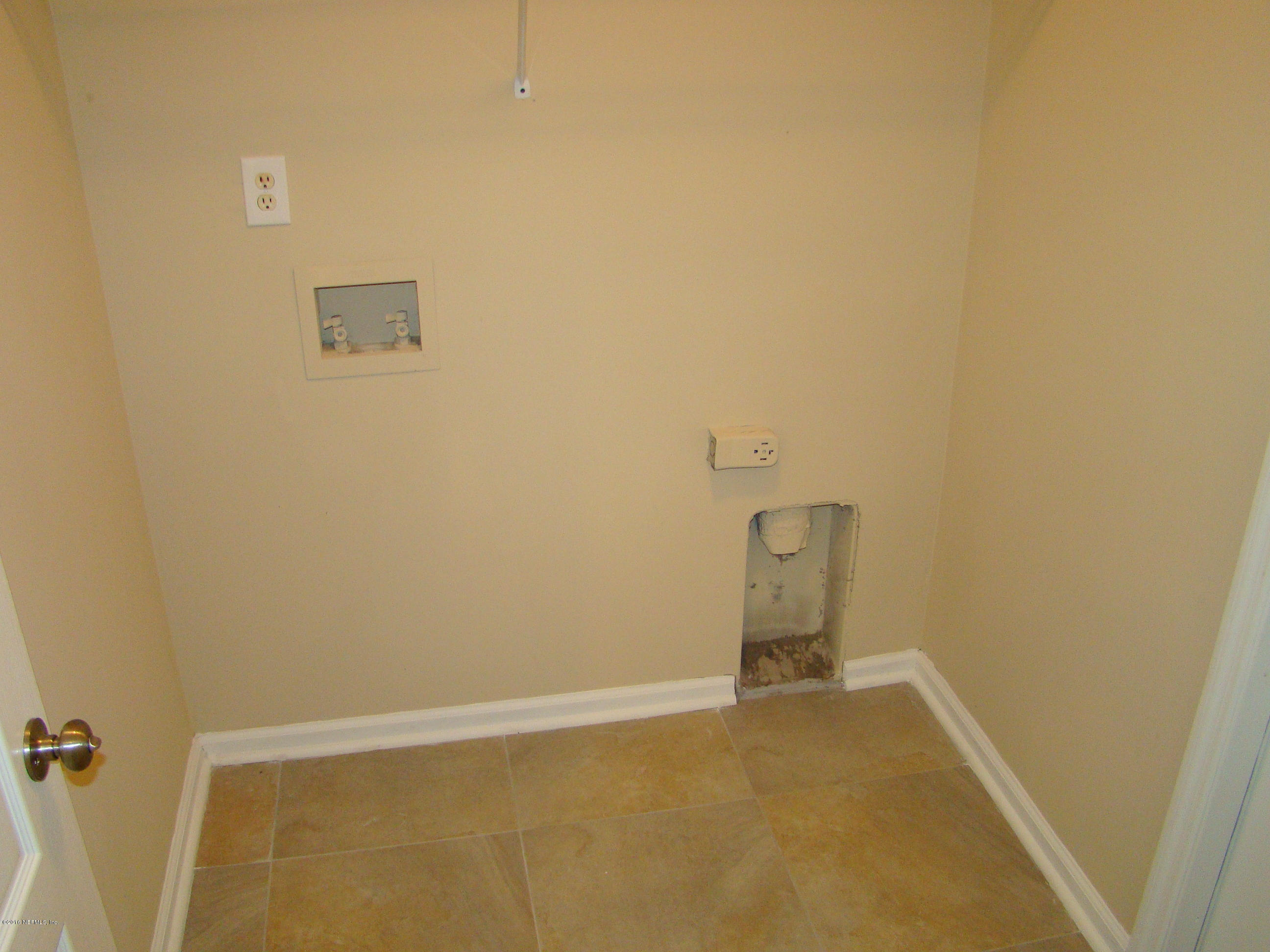 2499 Mallory Hills Road Jacksonville, FL 32221 - Photo 17 of 18 INSIDE LAUNDRY ROOM