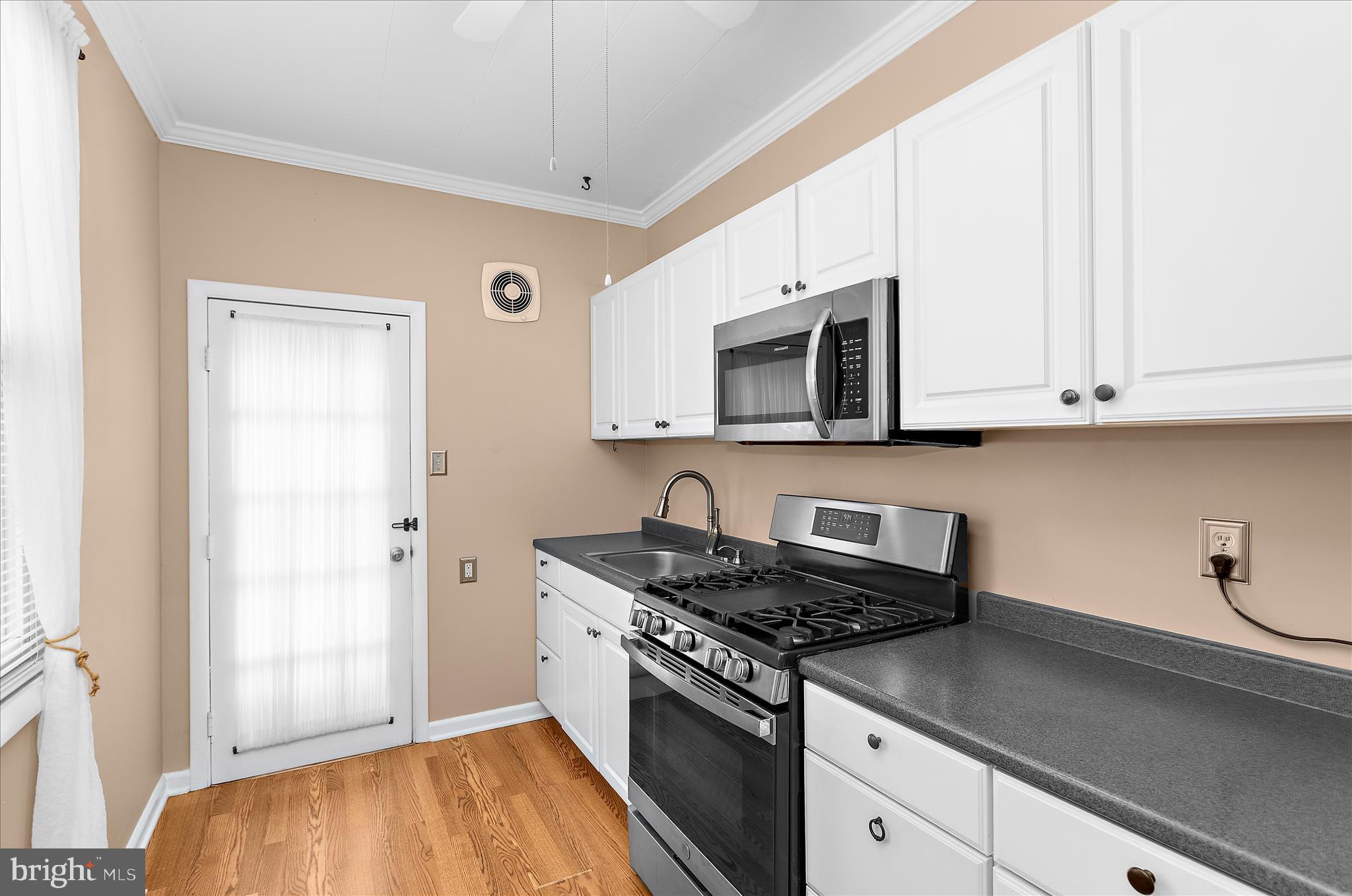 40 Hampton Road Linthicum Heights, MD 21090 - Photo 11 of 44
