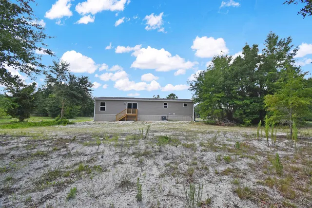 a house view with backyard space