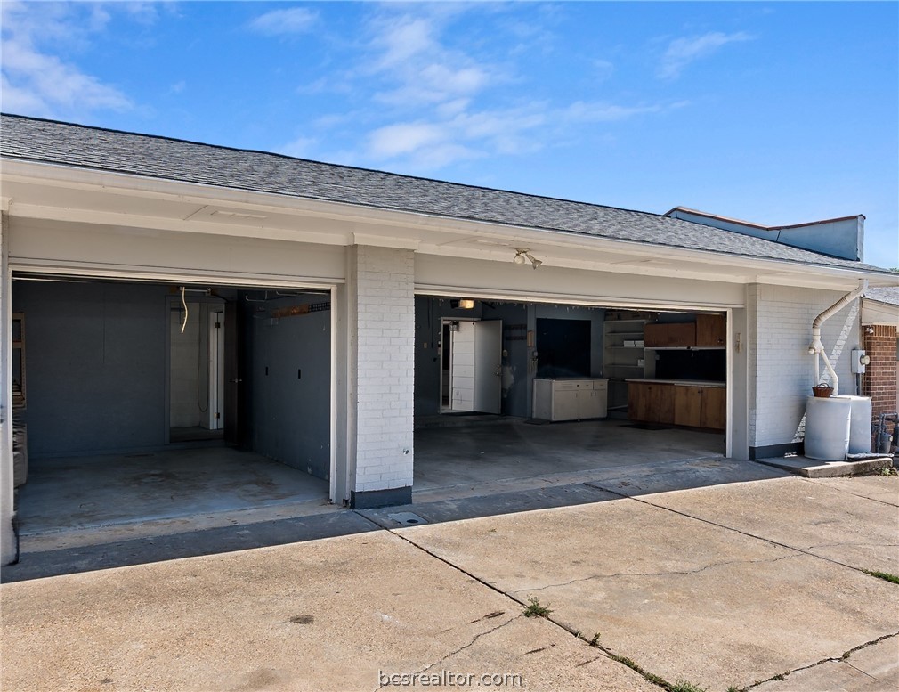 904 Bob White Street Bryan, TX 77802 - Photo 27 of 27 3 Car Garage