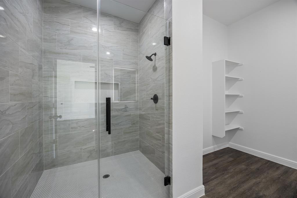 4651 Grand View Drive Athens, TX 75752 - Photo 14 of 23 a bathroom with a shower