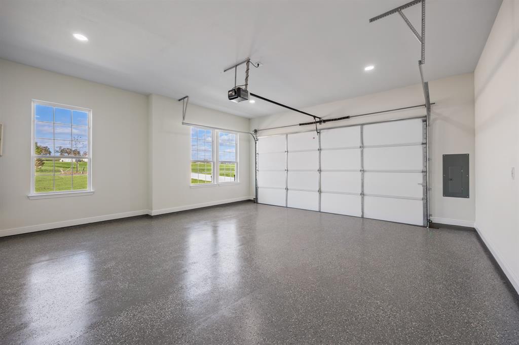 4651 Grand View Drive Athens, TX 75752 - Photo 16 of 23 an empty room with windows and ceiling fan