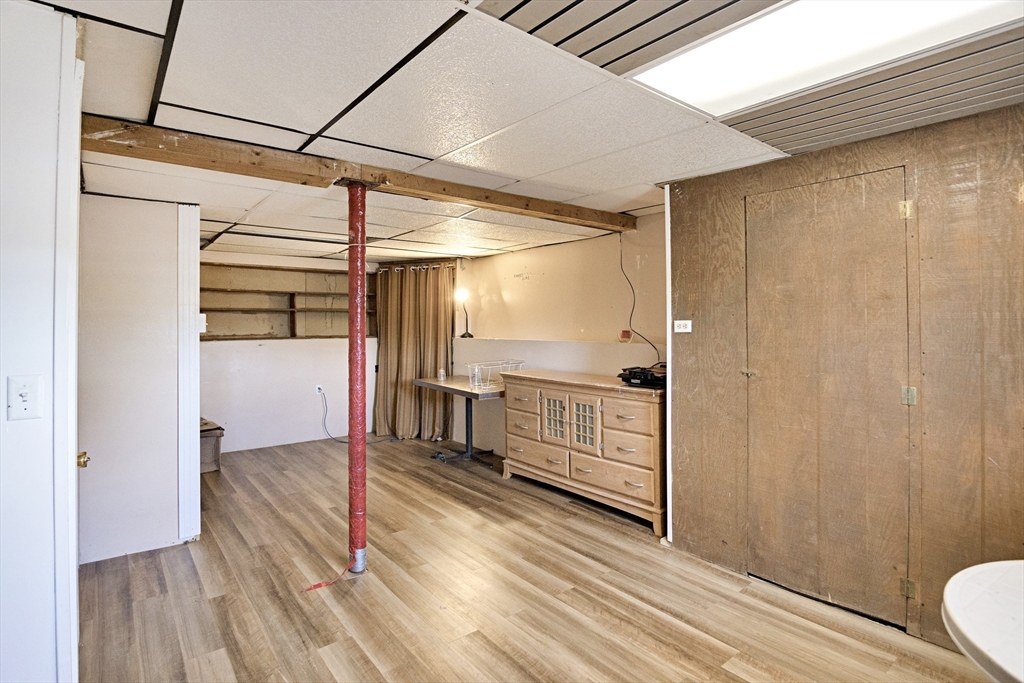 485 Riverside Road Springfield, MA 01107 - Photo 31 of 33 a view of a walk in closet