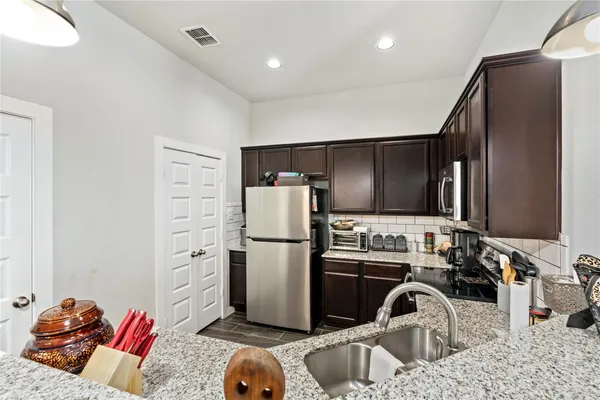 $1,595 | 334 Creekside Curve, New Braunfels, TX 78130