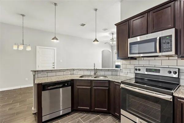 $1,595 | 334 Creekside Curve, New Braunfels, TX 78130