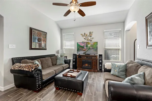 $1,595 | 334 Creekside Curve, New Braunfels, TX 78130