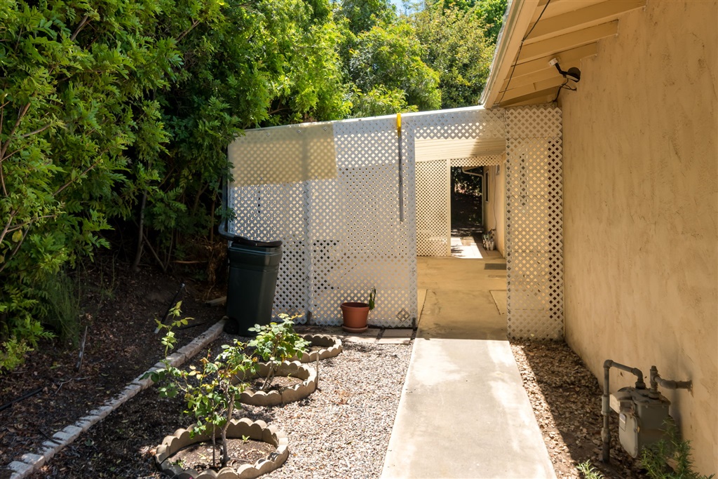 9122 Westhill Road Lakeside, CA 92040 - Photo 20 of 25 Gallery Image 20