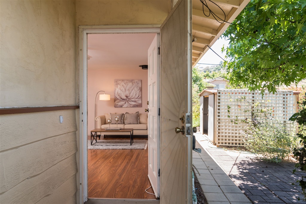 9122 Westhill Road Lakeside, CA 92040 - Photo 3 of 25 Gallery Image 3