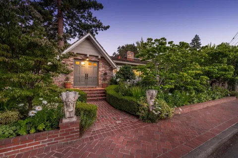 a house view with a outdoor space