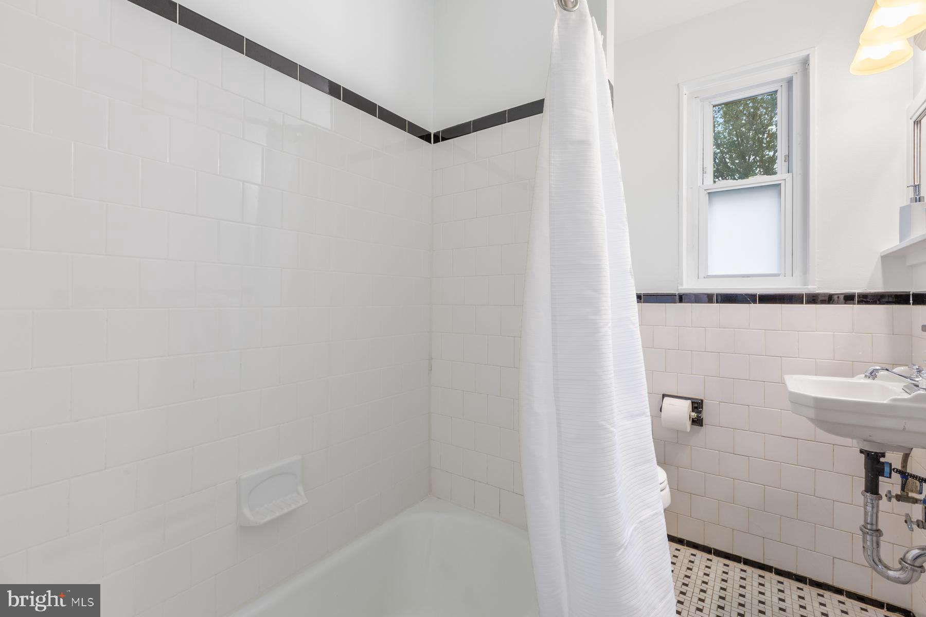 11901 Ashley Drive Rockville, MD 20852 - Photo 18 of 39