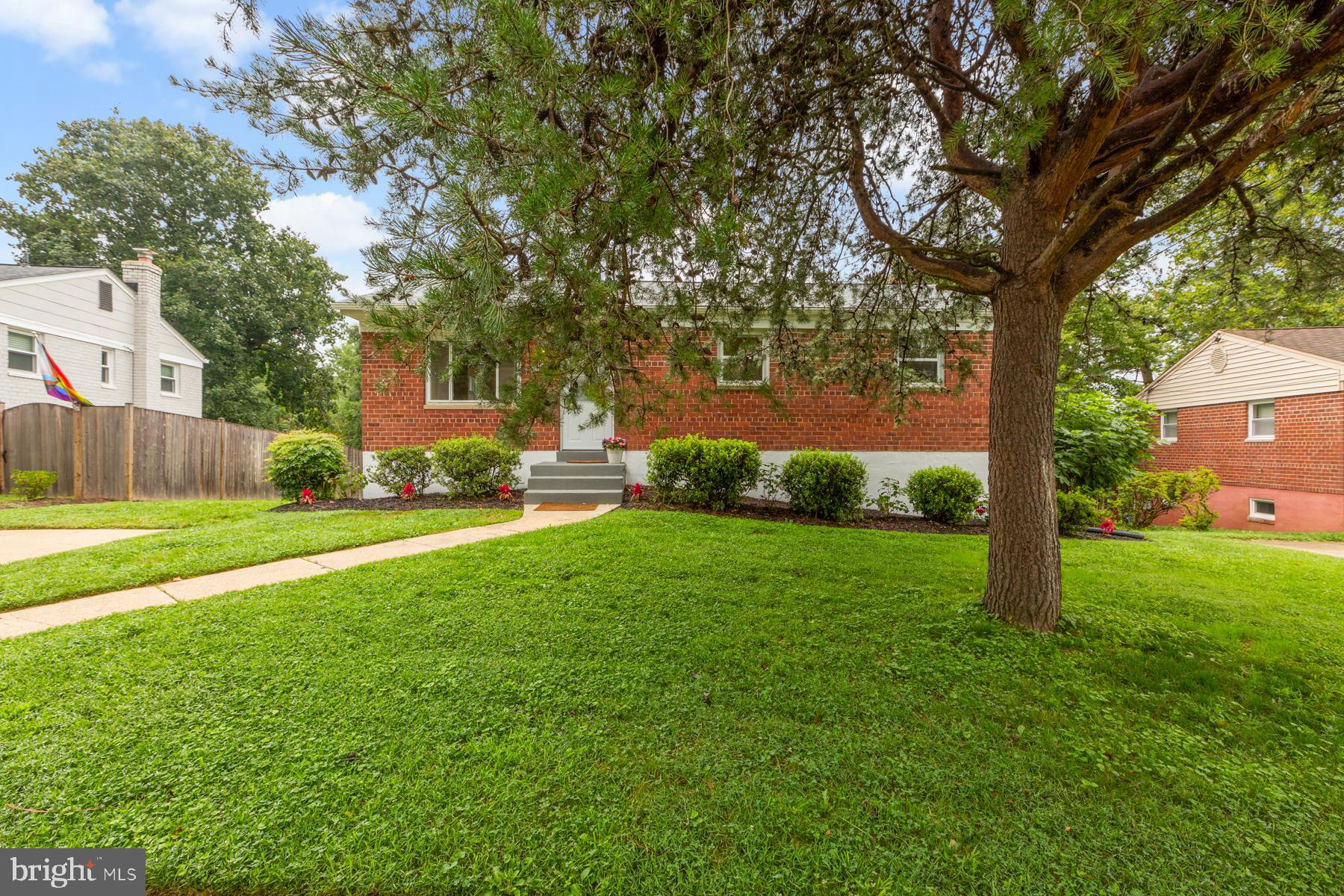 11901 Ashley Drive Rockville, MD 20852 - Photo 2 of 39